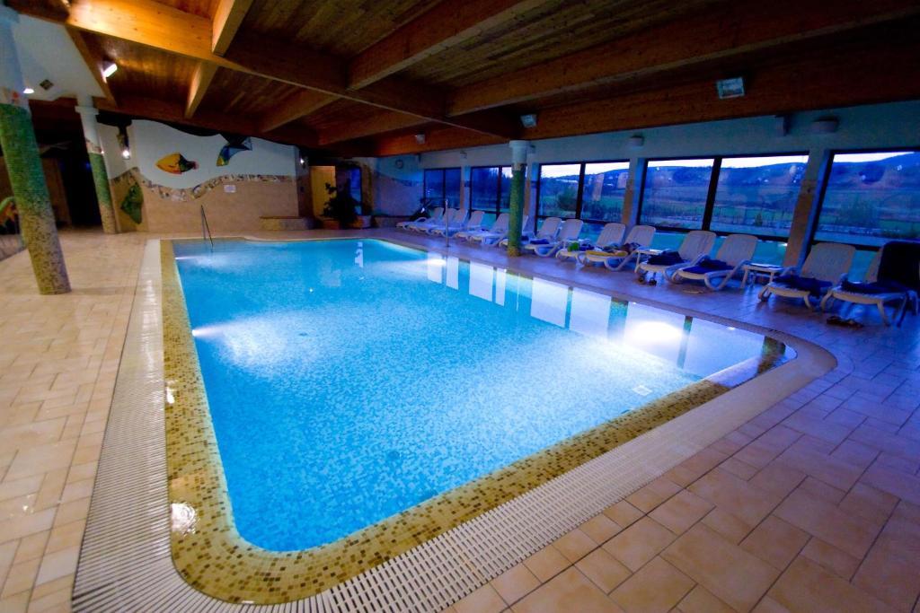 Hetkuti Wellness Hotel Es Lovaspark Mór Exteriör bild